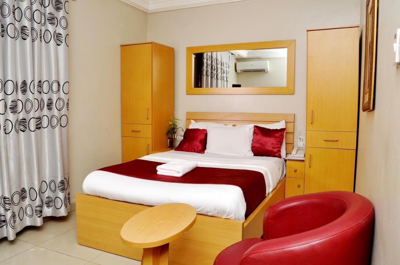 Primal Hotel Isaac John Gra Ikeja Exteriér fotografie