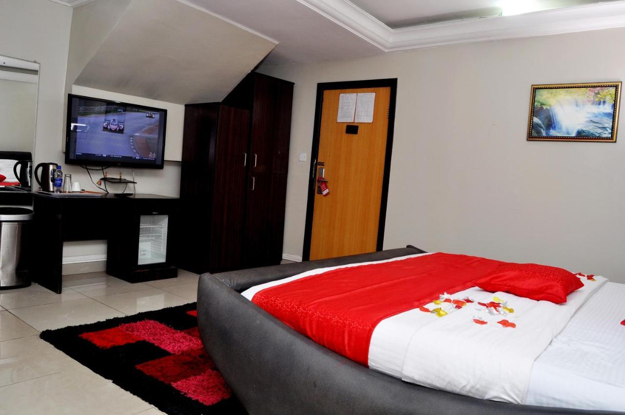 Primal Hotel Isaac John Gra Ikeja Exteriér fotografie