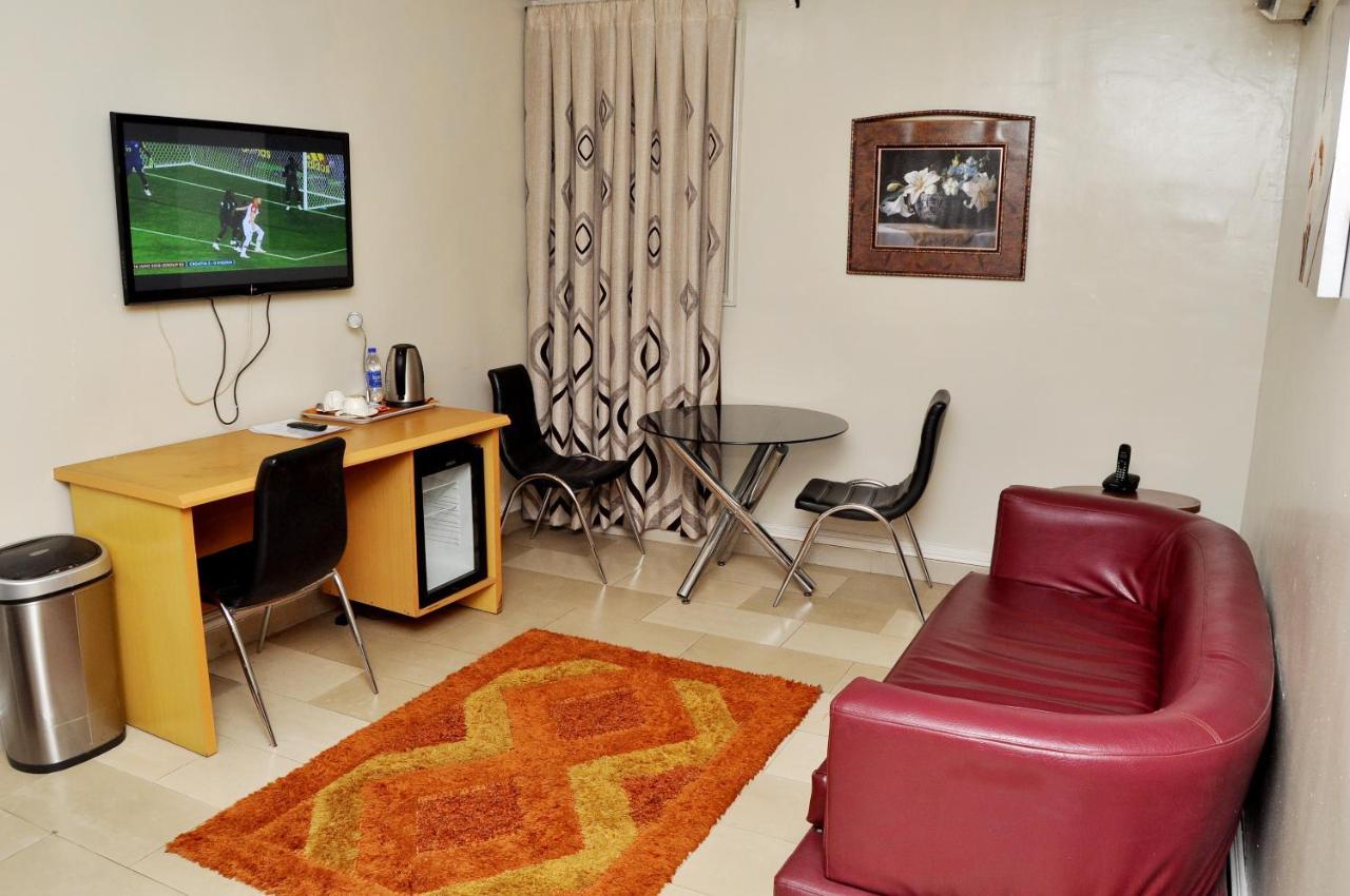 Primal Hotel Isaac John Gra Ikeja Exteriér fotografie