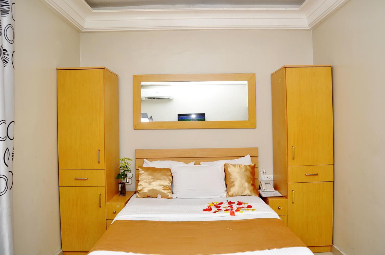 Primal Hotel Isaac John Gra Ikeja Exteriér fotografie