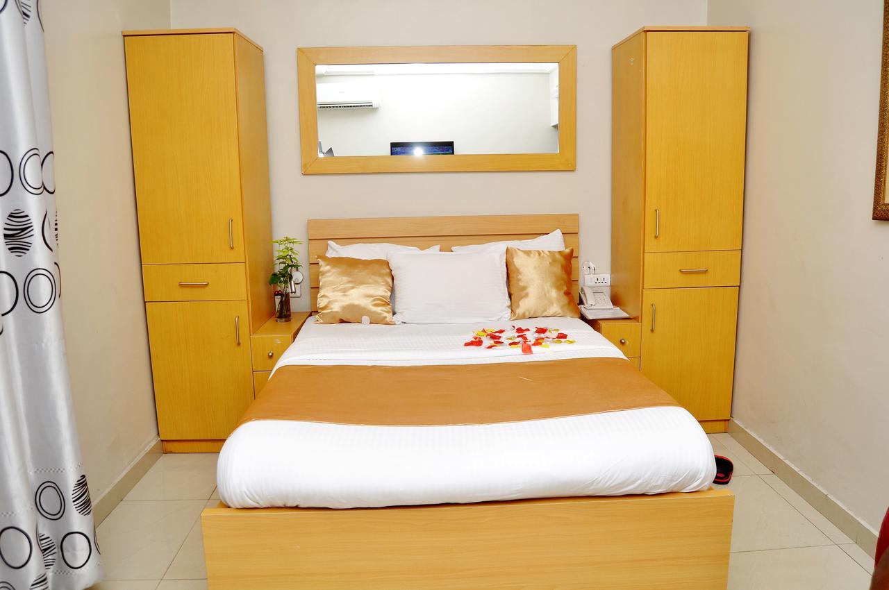 Primal Hotel Isaac John Gra Ikeja Exteriér fotografie
